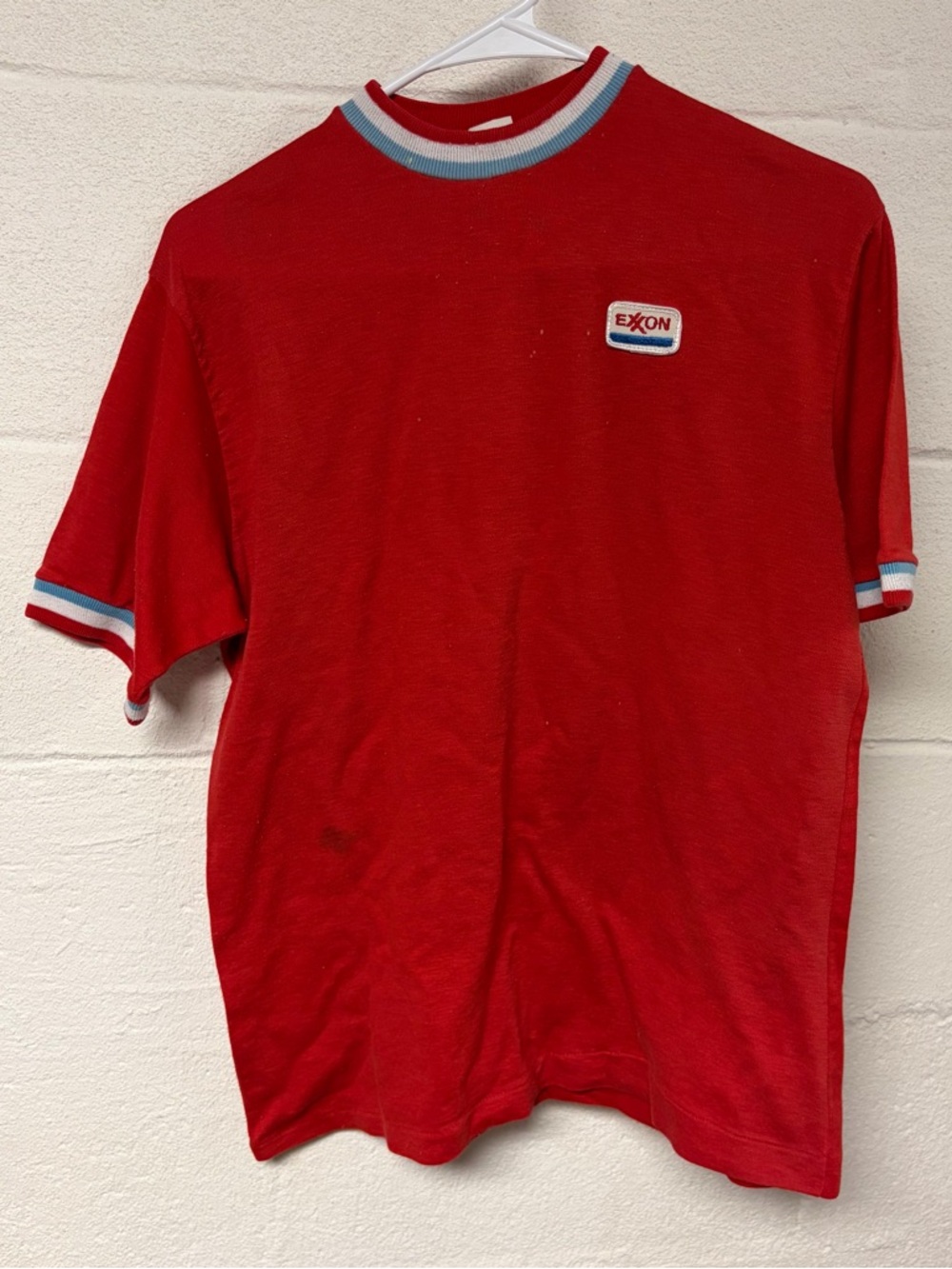 Vintage Unitog Men’s Exxon Red Crewneck Short Sleeve Shirt Size Large